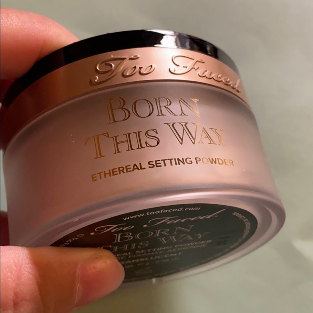 TOO FACED BORN THIS WAY SETTING POWDER